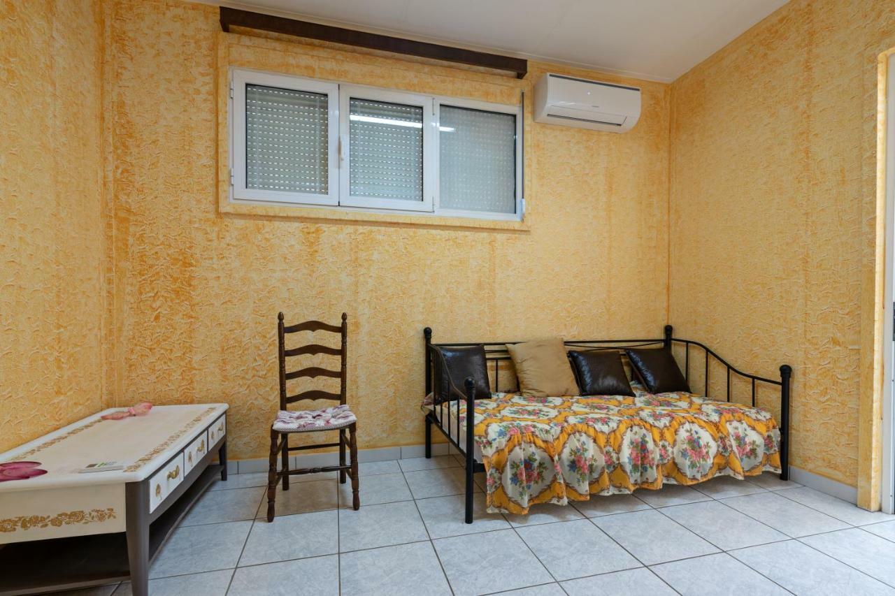 Garden Apartment 레팀노 외부 사진